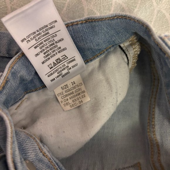 Joe's Jeans High Waist Flare Jeans in Corinne (Light Wash) - Picture 8 of 10